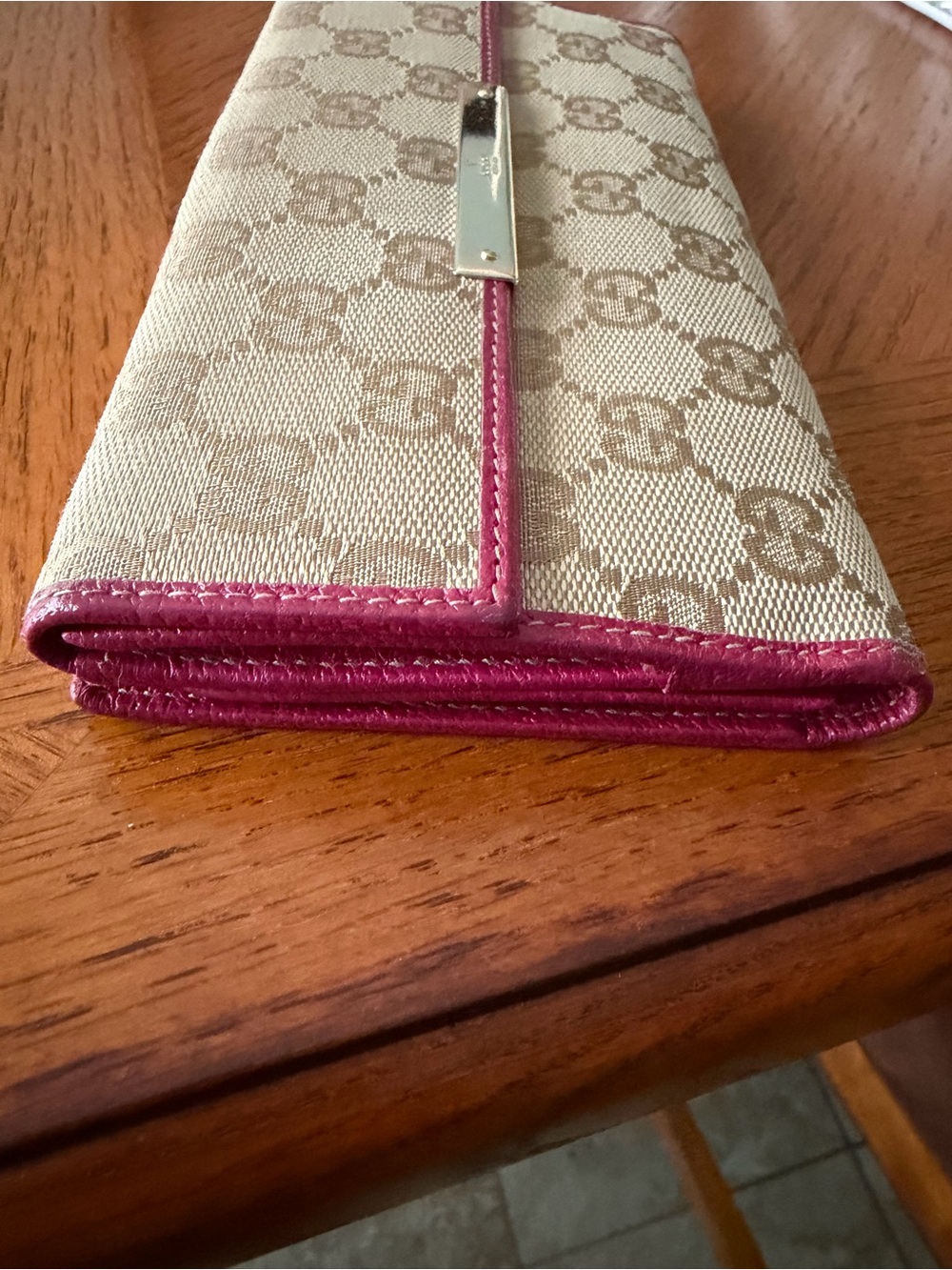 Authentic Gucci Beige Monogram Wallet with Pink Trim. - Picture 7 of 7